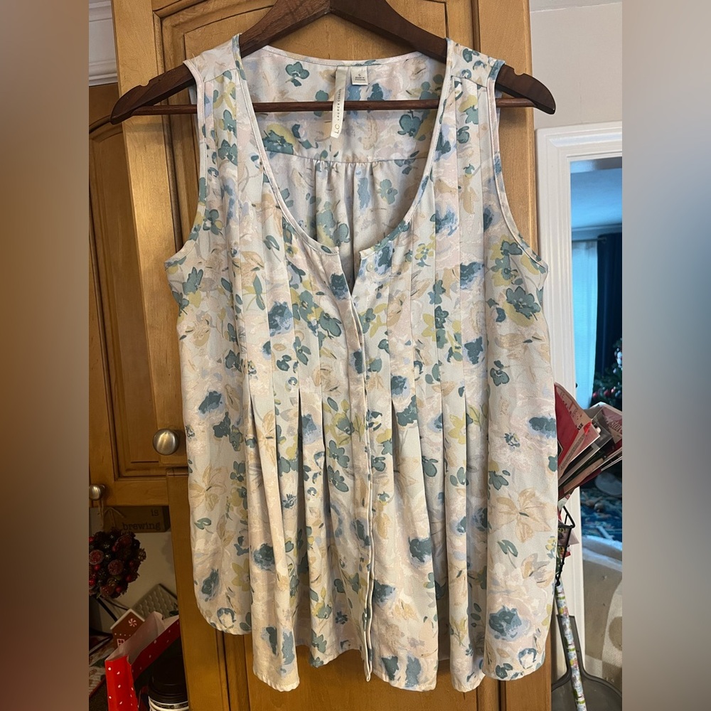 LC Lauren Conrad Floral Sleeveless Blouse